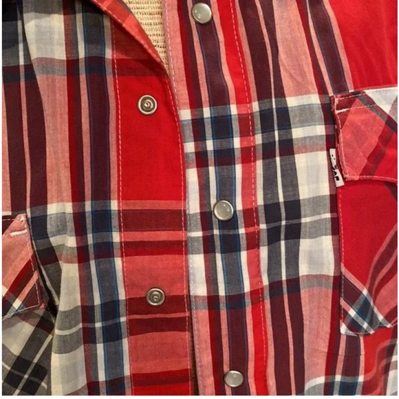 Vintage Levi’s Short Sleeve Pearl Snap Button-Up Shirt - Picture 5 of 13